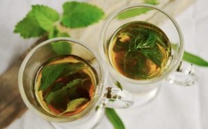 Healing-Teas-Known-To-Treat-Nausea-Sickness-mint-tea